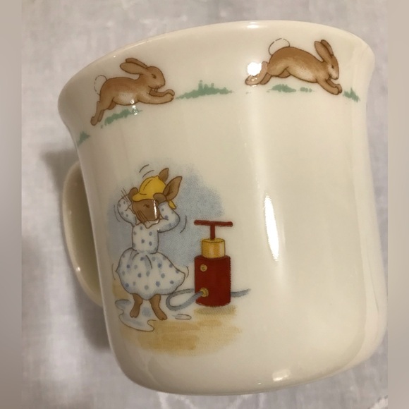 Bunnykins Royal Doulton Water Fight Mug - Picture 6 of 6
